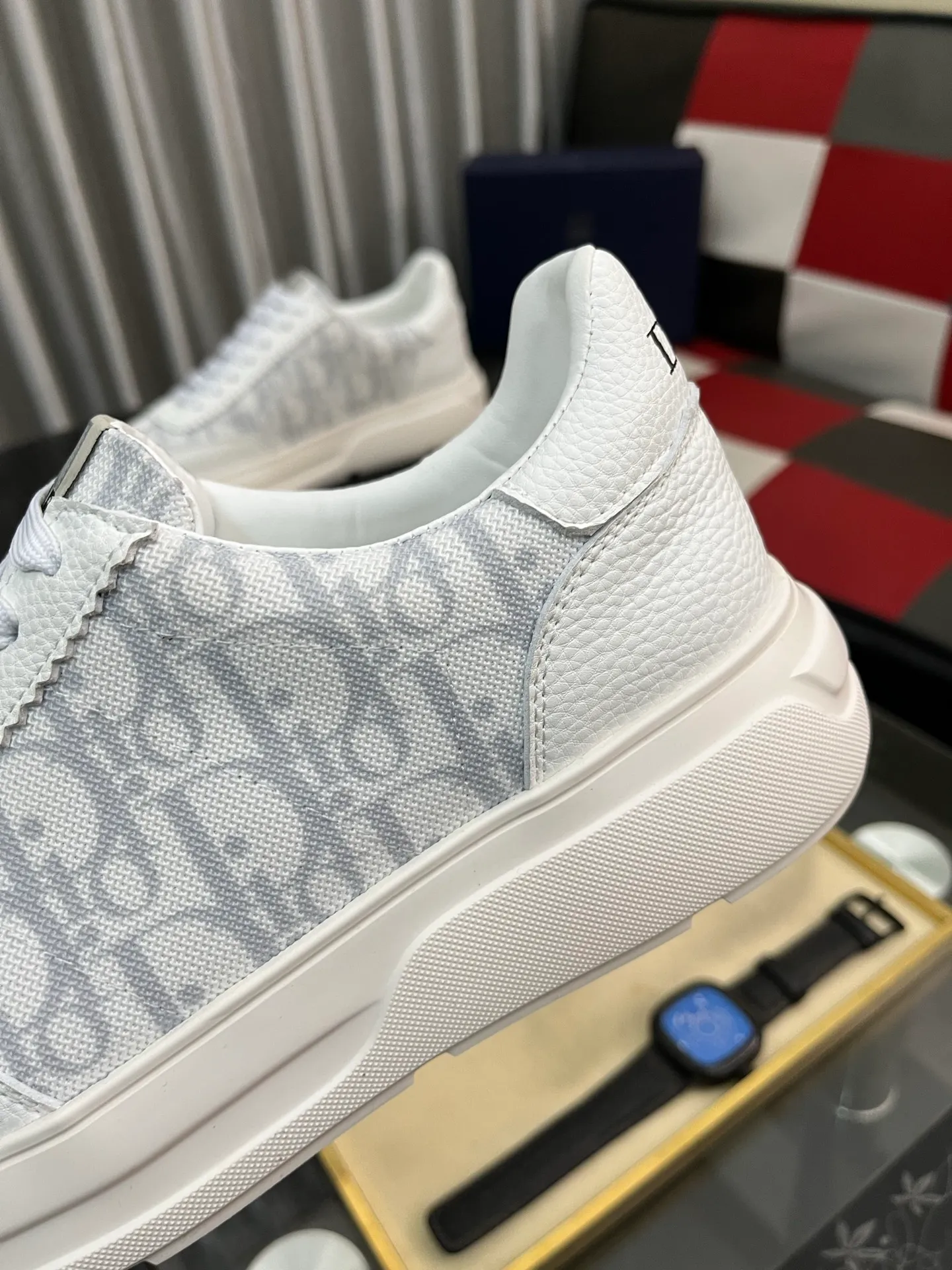Men's shoes💰: 420⌚️⌚️[Dior] Dior's new men's genuine leather casual shoes, the highest version on the market, any comparison is welcome🆚! The original leather has excellent texture and is super high-end! Fetal sheep net lining imported from Italy, removable pad! Luxurious materials and fine workmanship, highly recommended! Code number: 38-444⃣️Color optional